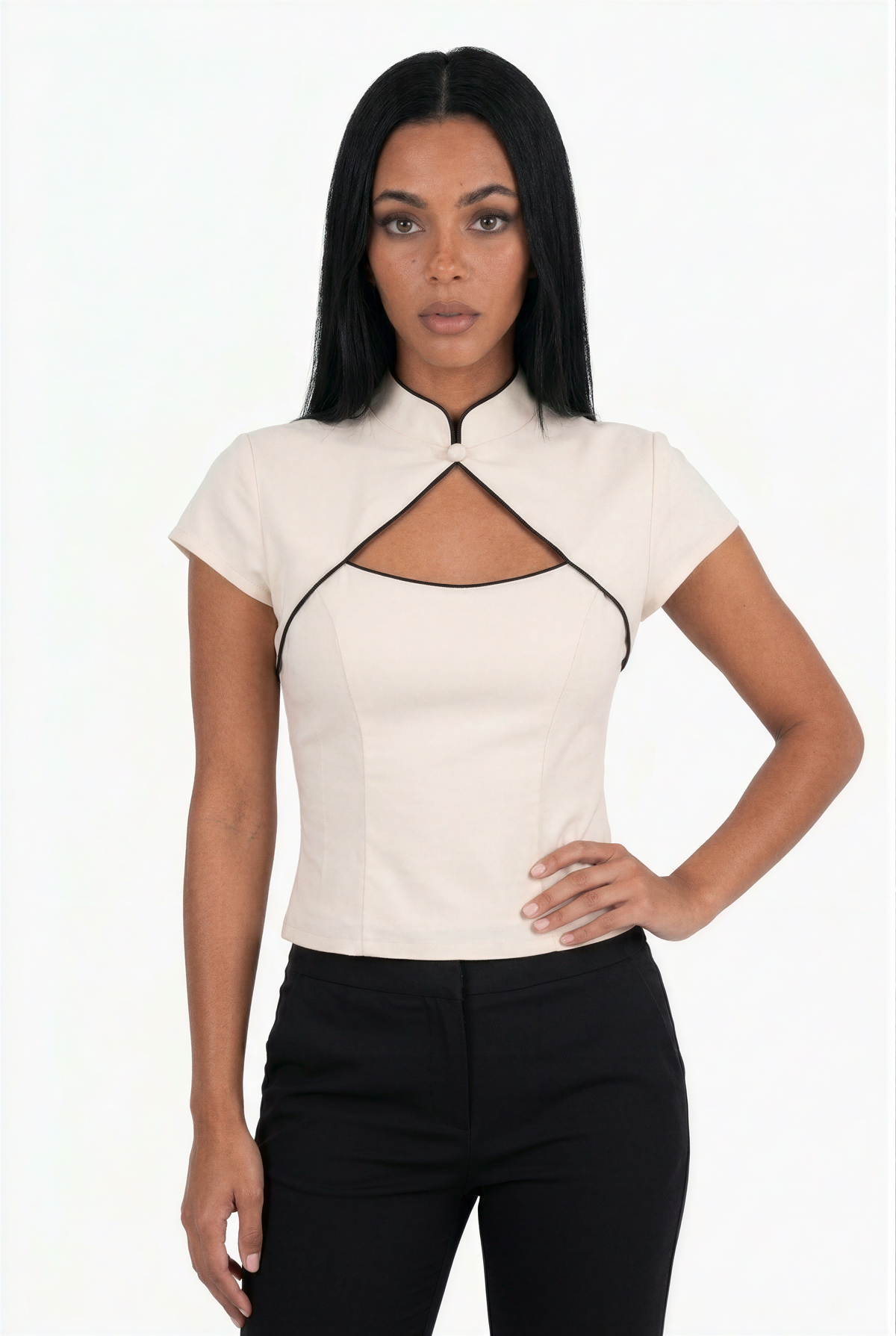 Blusa de manga corta con cuello mandarín y abertura en forma de lágrima