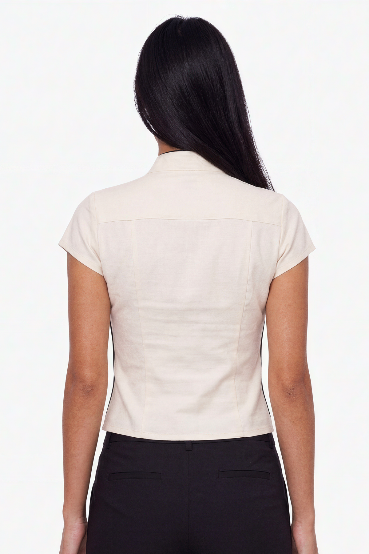 Blusa de manga corta con cuello mandarín y abertura en forma de lágrima